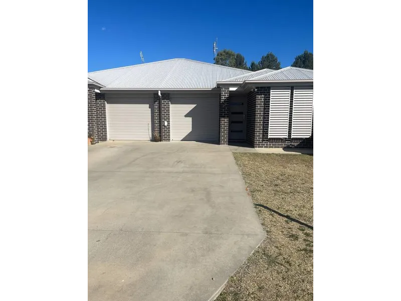 Modern Unit in quiet area