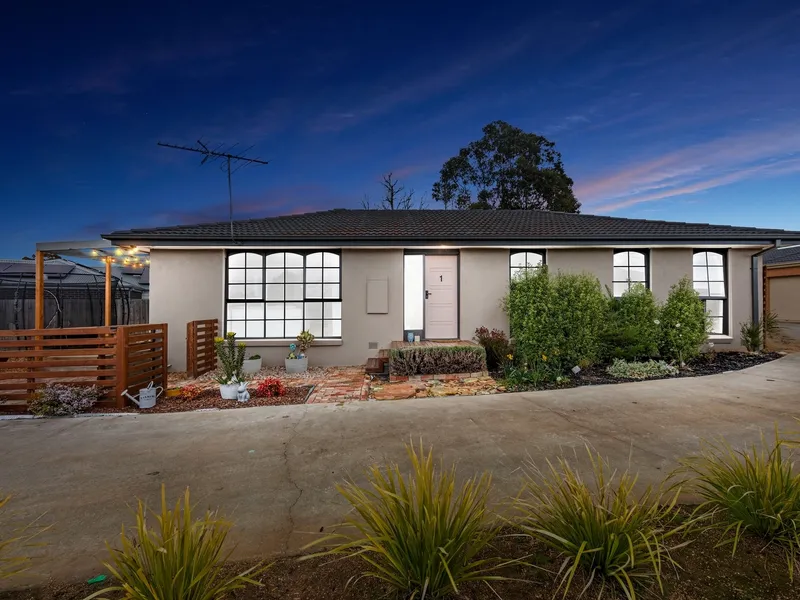 Enticing Opportunity Close to Town!