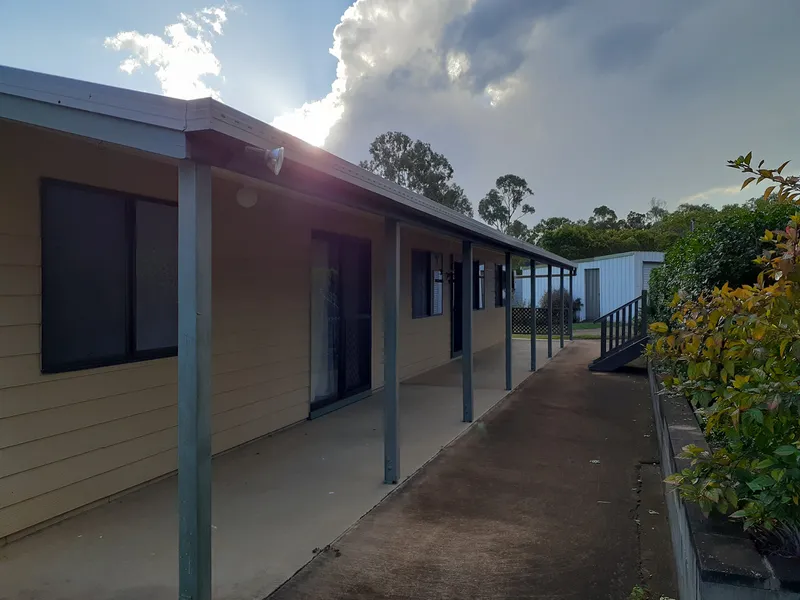 Beautiful 4 Bedroom Property on 5 Acres