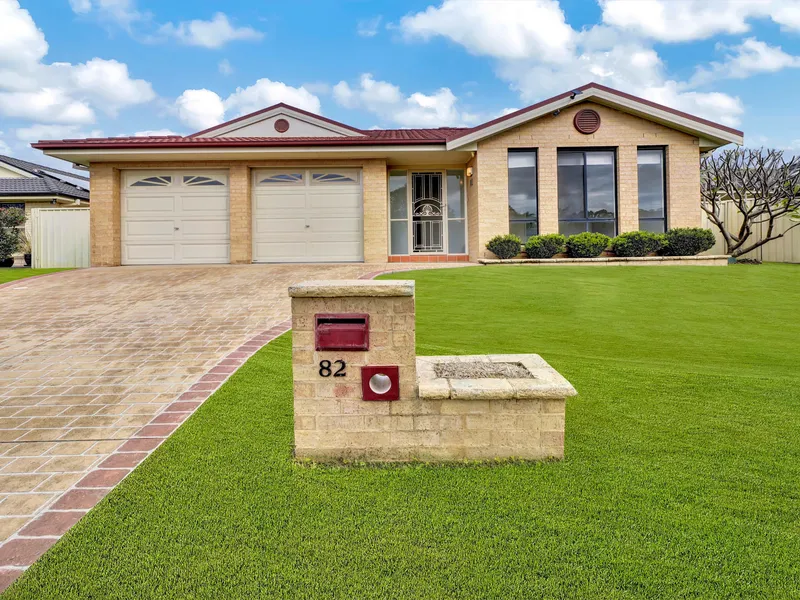 BEAUTIFUL EXECUTIVE HOME!!