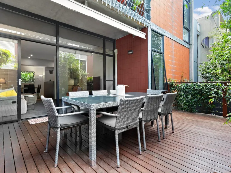 Vast two bedroom entertainers' courtyard apartment with Patron Saint approval