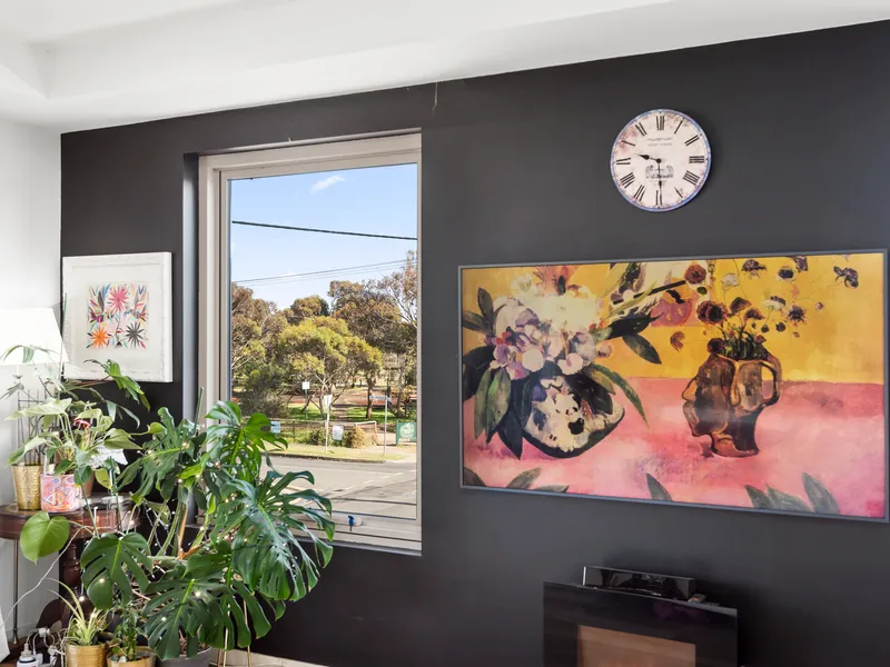Luxury Living Overlooking The Park