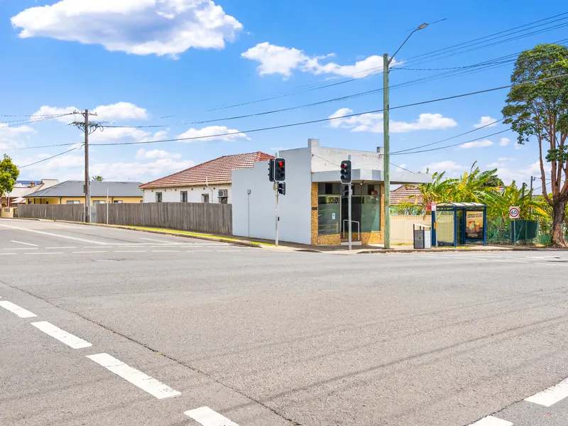 HIGH PROFILE CORNER POSITION - 657 SQM - ZONED R3 - OPEN TO VIEW SATURDAY 10-10.30AM