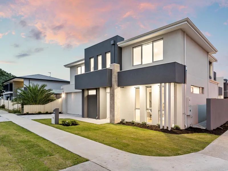 2 BRAND NEW LARGE HOMES BOASTING approx. 245m2 & 262m2 respectively.