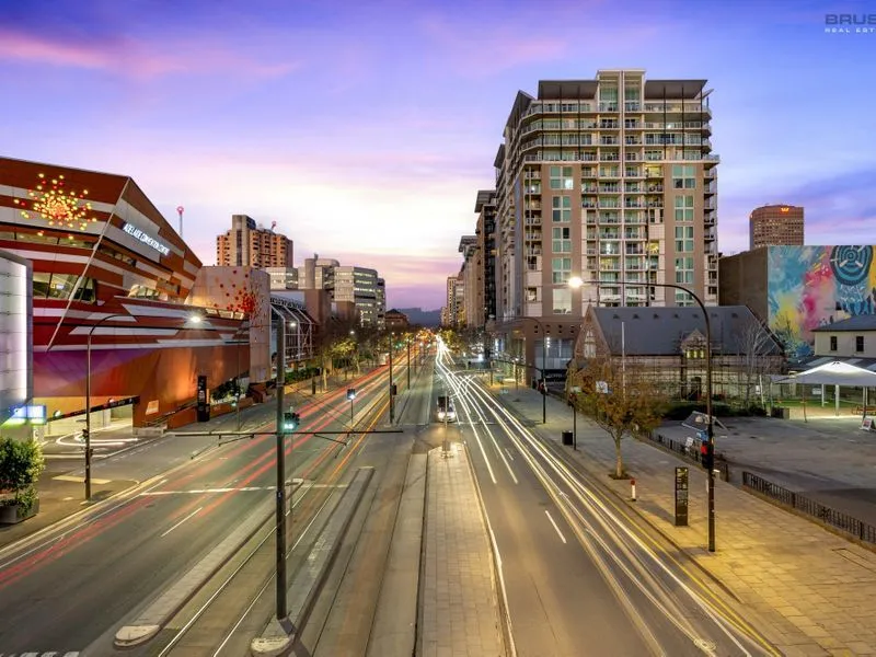 Lifestyle Apartment with Amazing Views over Adelaide Oval.