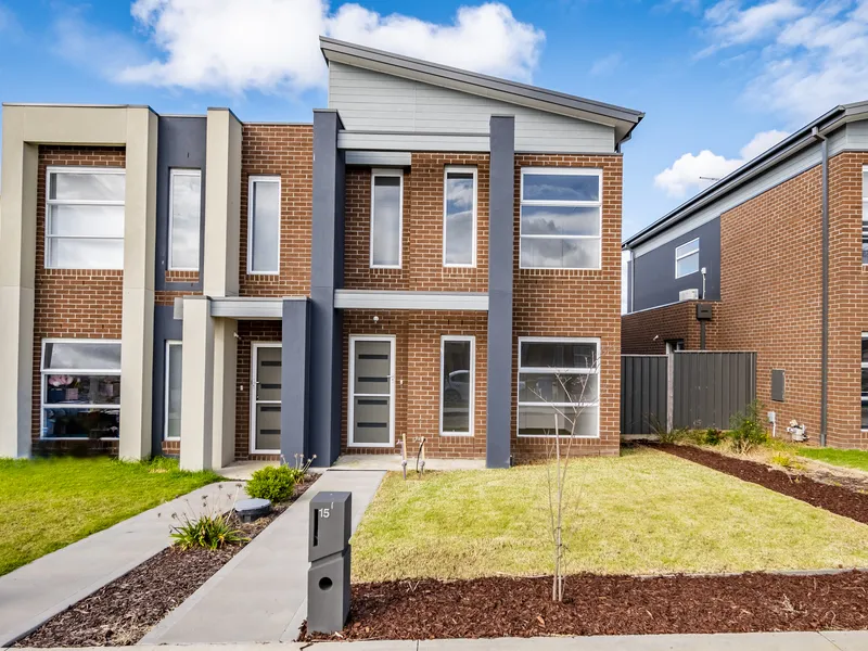 **GRAND OPENING THIS SATURDAY** NEAR NEW & MOVE IN READY - STYLISH STARTER & A DOWNSIZER'S DREAM!