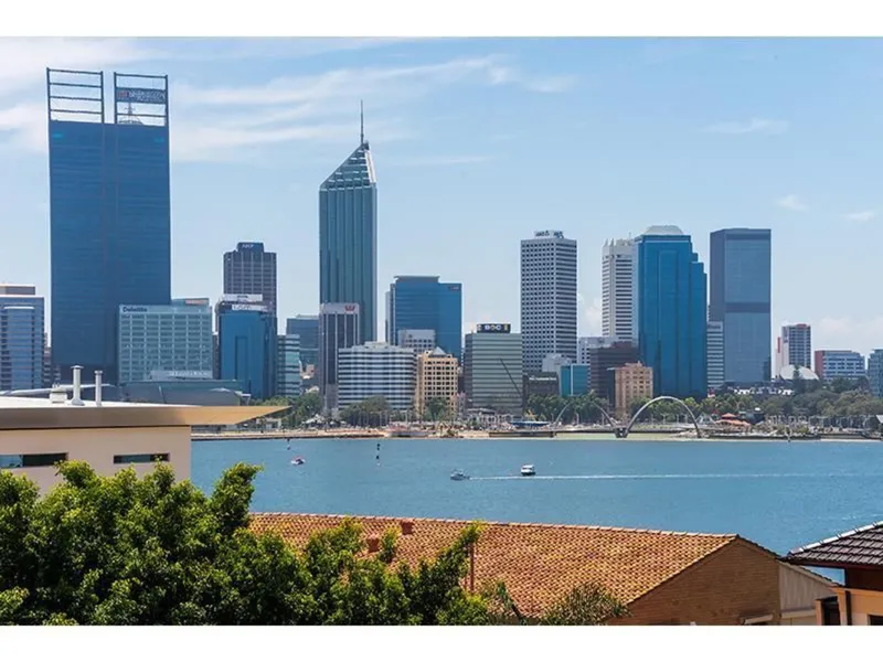 Live like a Queen !!!