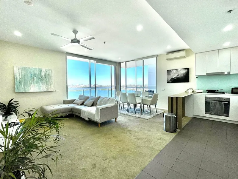 Breath taking views, large 1 brm with no common walls