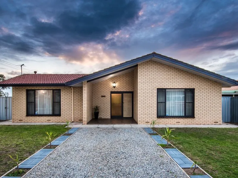 Ideal Home Office/Accommodate Second Family