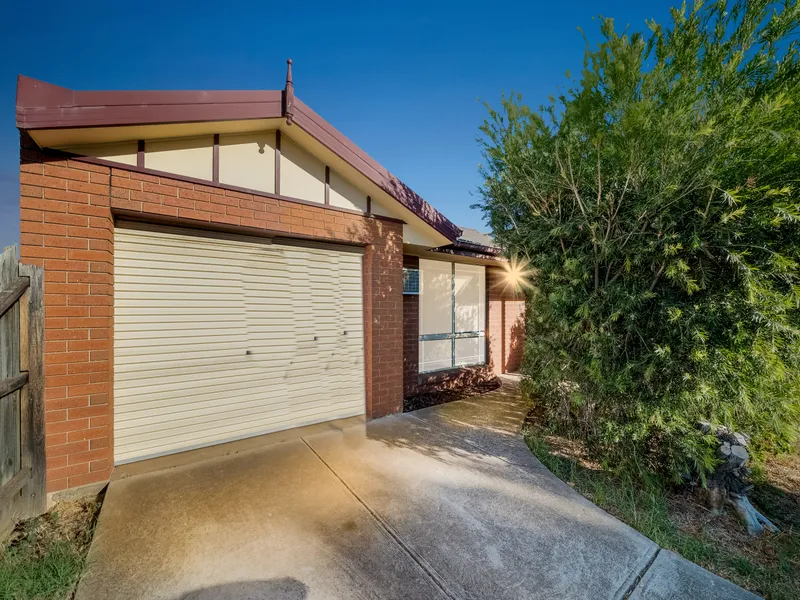 Light Filled 2 Bedroom Unit