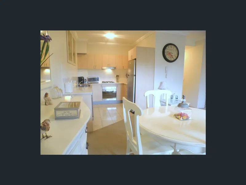 Beautifully presented two bedroom unit in fantastic location!!