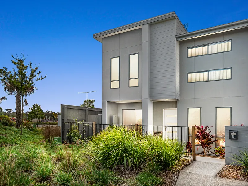 MODERN DOUBLE STOREY HOME