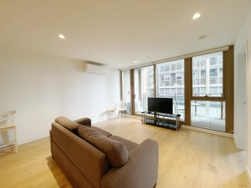 Furnished 1 Bedroom 1 Study and 1 Bathroom Southbank Apartment for Rent