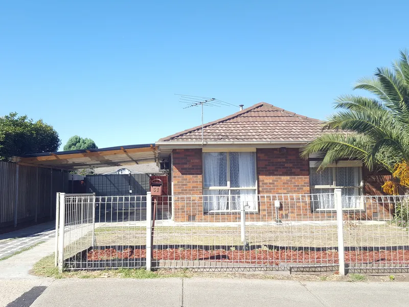 WALKING DISTANCE TO STABLES SHOPPING DISTRICT!