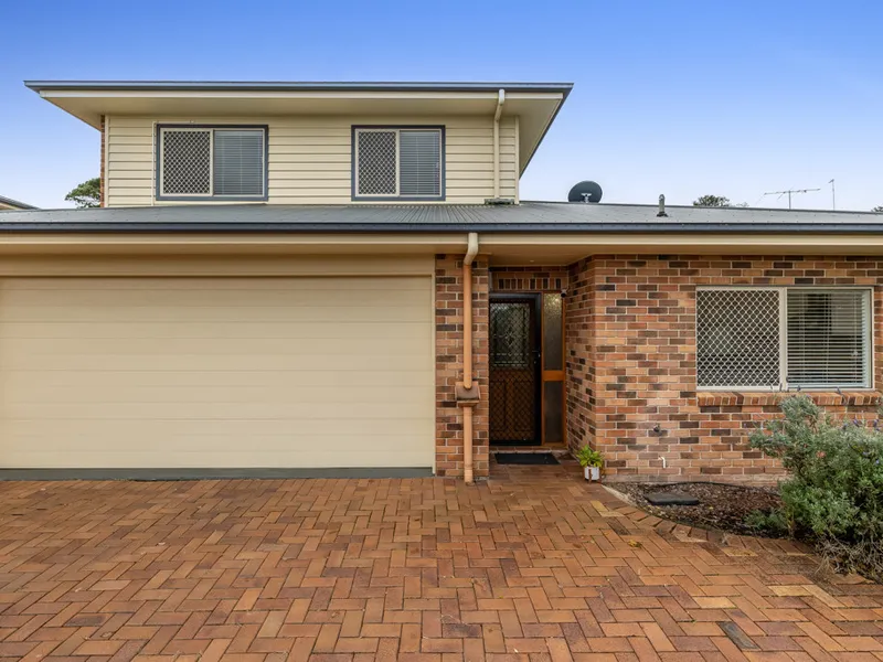 Spacious Townhouse In A Great Location!