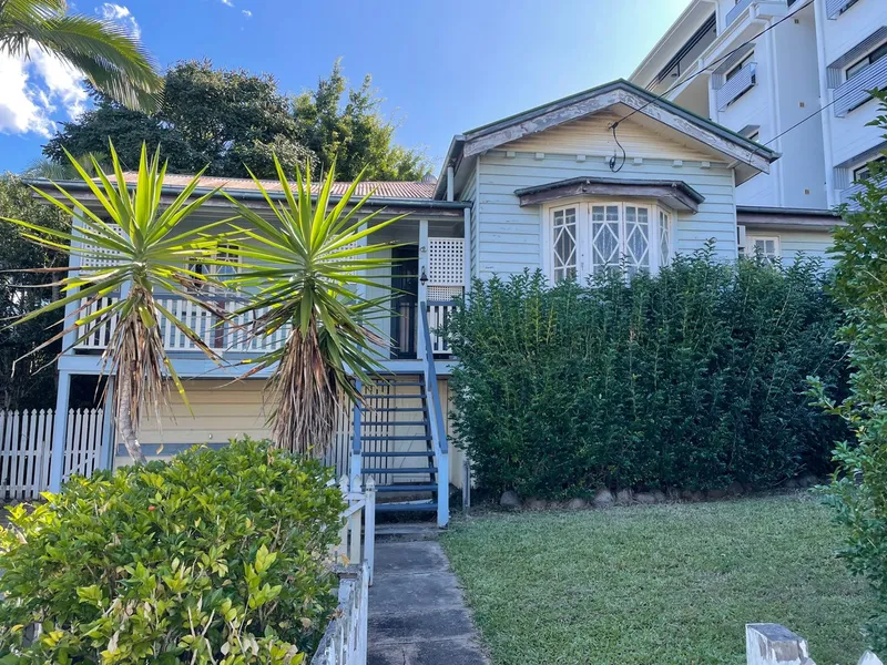 THREE BEDROOM HOUSE WITH AMAZING BACK DECK + FULLY FENCED YARD