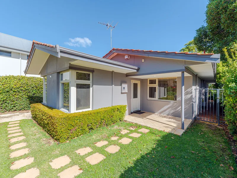 Three bedroom cottage- Cute as a button!
