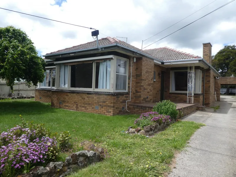 CLOSE TO SCHOOLS AND FREEWAY