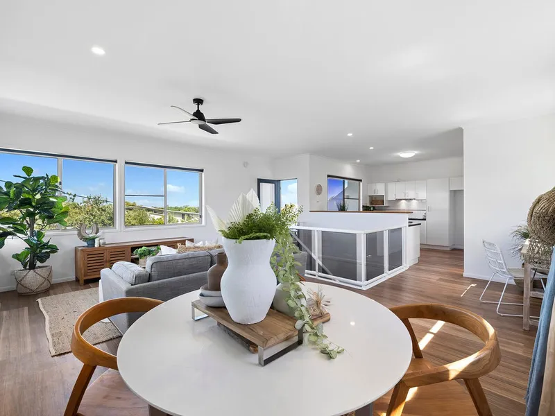 Lovely 2 bedroom Duplex! $750 P/W – Available 03/07/2024