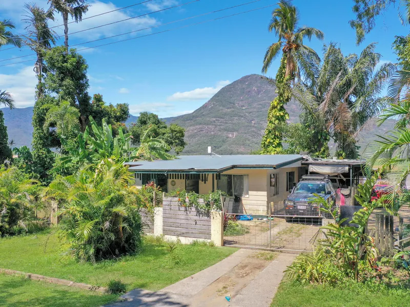Renovate or Detonate - Massive 1163m2 Block - Aloomba