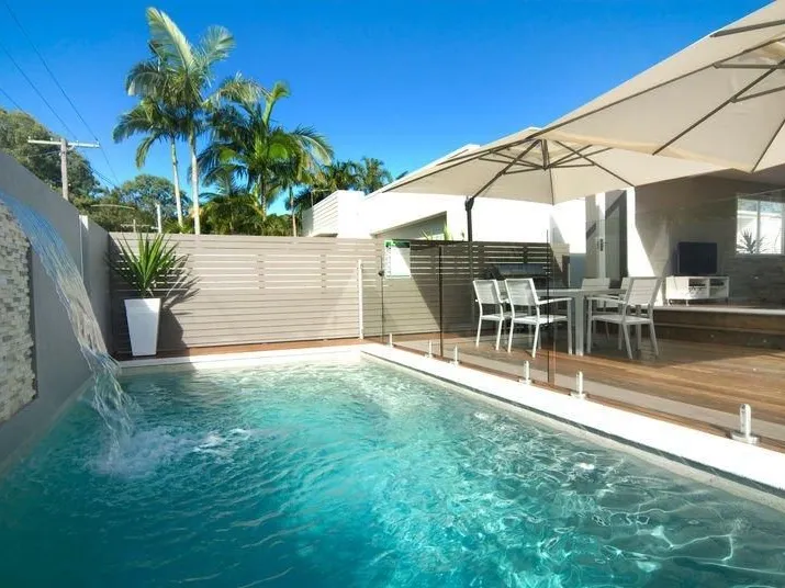Modern beach house with stunning outdoor area in central Coolum. Walk to the beach.