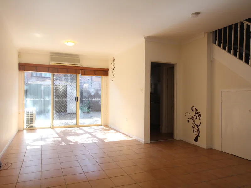 Spacious Townhouse in quiet block!