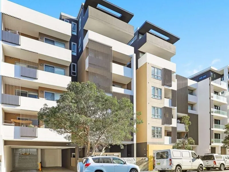 Spacious and Modern Apartment in Great Location