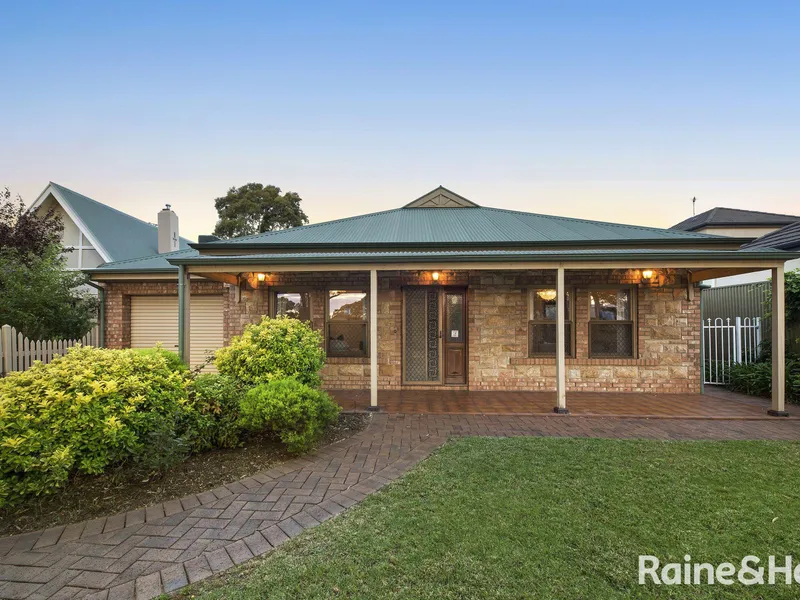 Spacious 4 bedroom Home in GLENUNGA