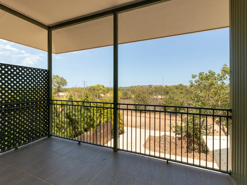 Massive 6 Bedroom Home near the Beach