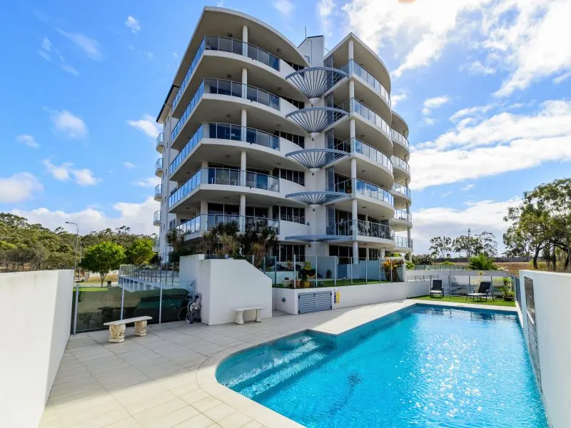 Reduced to sell ! Impressive Top Floor Penthouse Apartment in Boyne Island Owner 