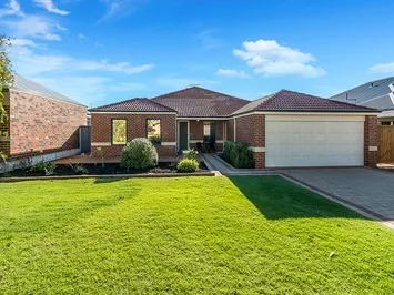 FAMILY HOME IN THE RIVERGUMS ESTATE!