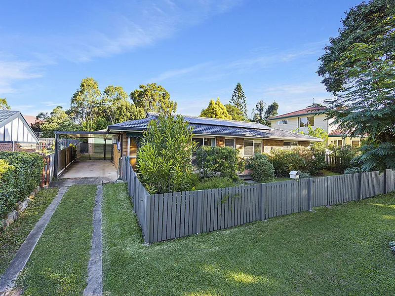 PEACE AND TRANQUILTY - RENOVATED LOWSET FAMILY HOME