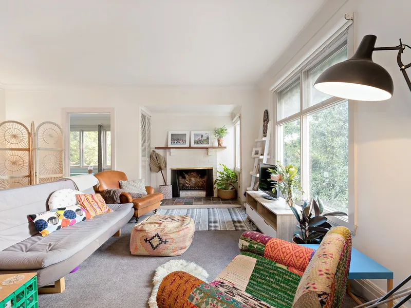 Beautifully Presented 5BR Family Home in Mount Eliza with lawn mowing included!