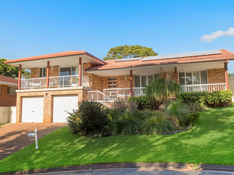 This Home has it all!! Elevated Position In Leafy, Transit Hill Location