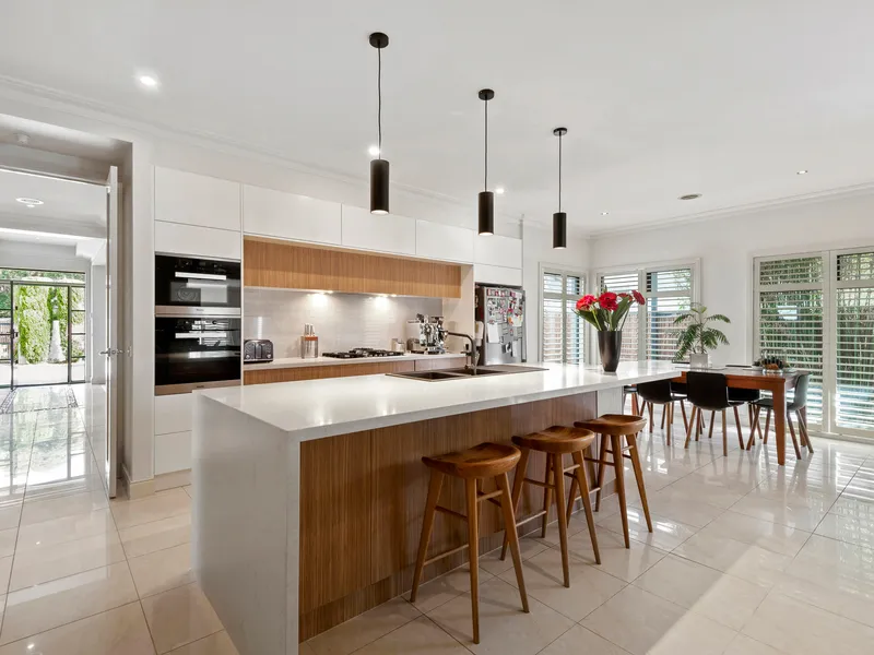 WALK TO GARDENVALE PRIMARY IN MINUTES - PRACTICAL FAMILY LIFESTYLE