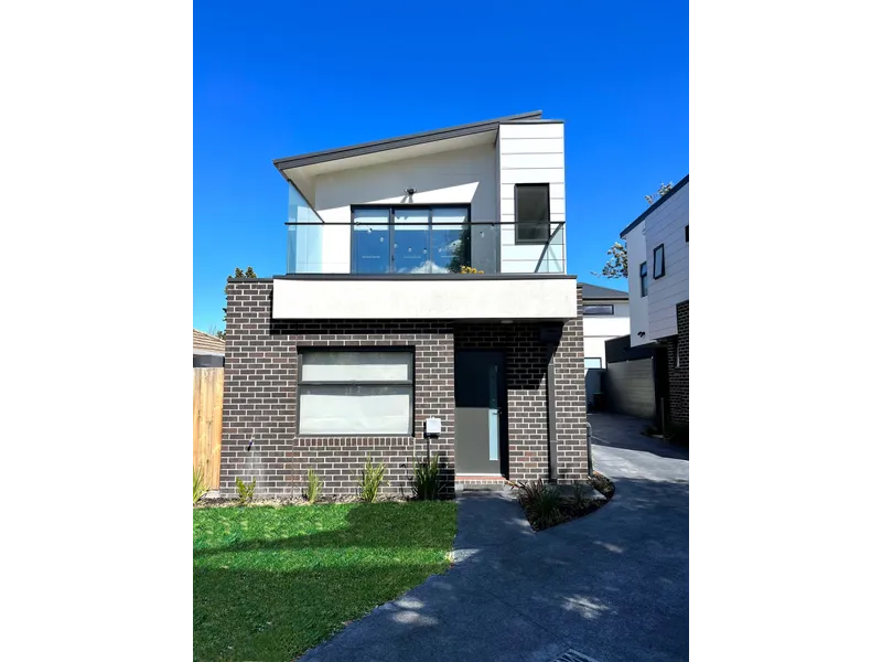 Take it to new Heights...in this 2 bedroom stunning townhouse to call home!