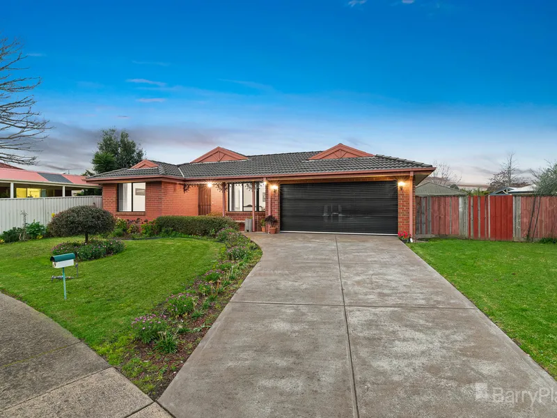 806m2 of Incredible Opportunity with side access!
