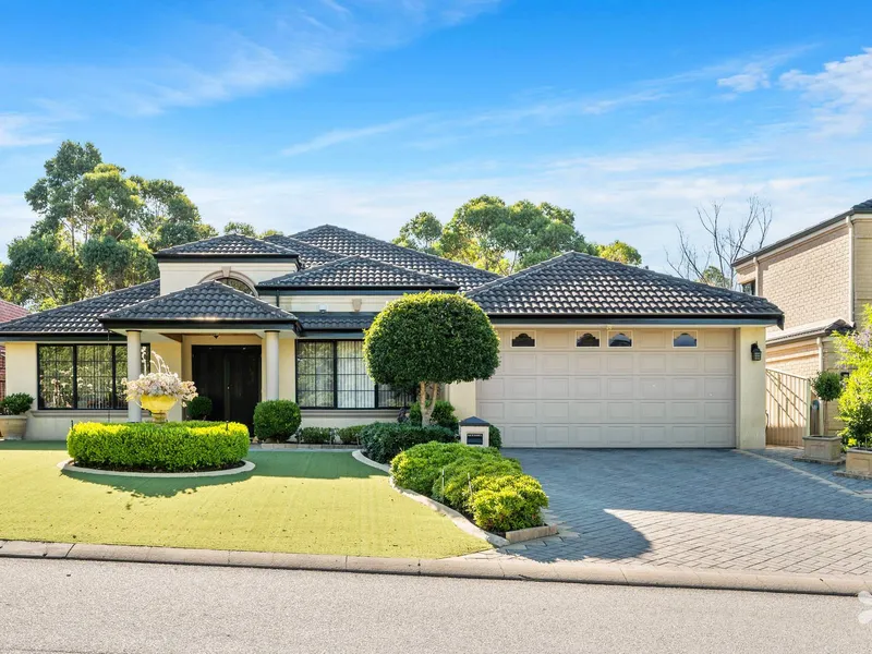 Entertainers Dream In Murdoch Chase Estate