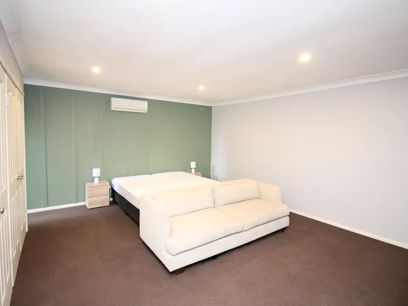 Large 4 bedroom home in Arundel!