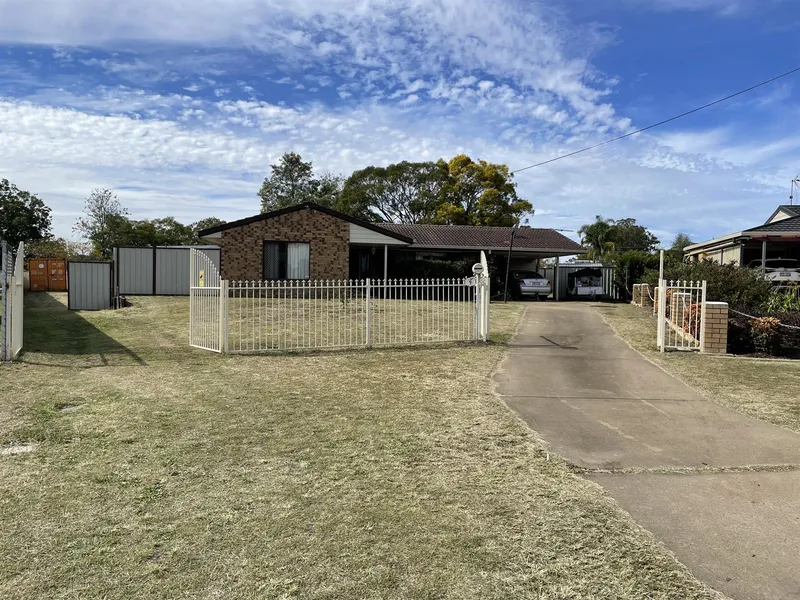 Lovely Brick & Tile Home in Quiet Cul-de-sac on 1,146sqm Allotment