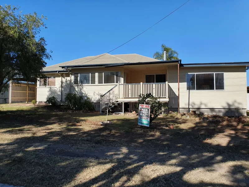 GENEROUS IN SIZE, CONVENIENTLY LOCATED 4 B/ROOM HOME