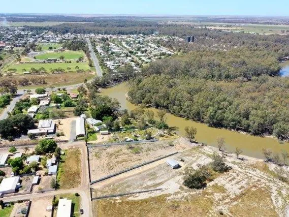 RARE OPPORTUNITY WITH ABSOLUTE MURRUMBIDGEE RIVER FRONTAGE