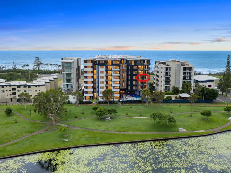 BEACH LIFE - BRAND NEW LUXURY LAKE VIEW APARTMENT