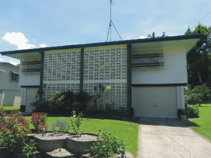 FAMILY HOME IN TOWN AREA !