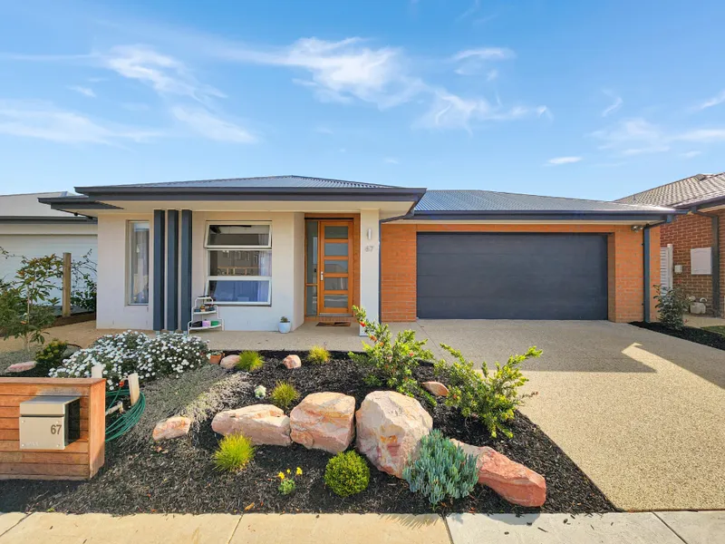 Stunning Finishes, Exceptional Location!