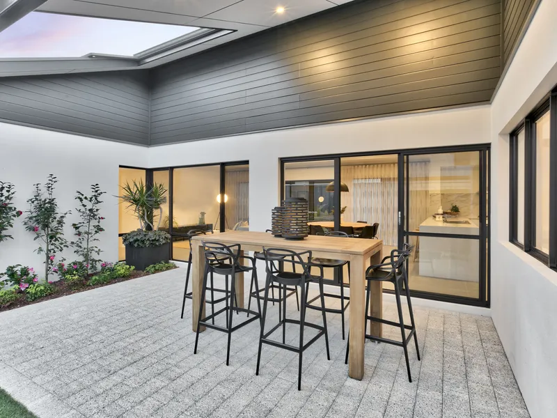 SOLID INVESTMENT OR FAMILY HOME IN MADORA BAY