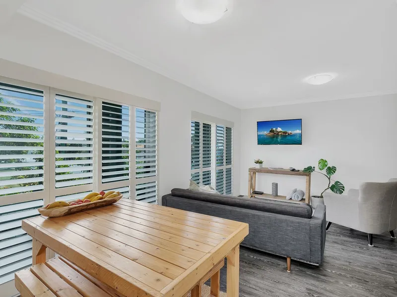 Great Buy in SOUTHPORT - Beautifully Presented Refurbished Apartment