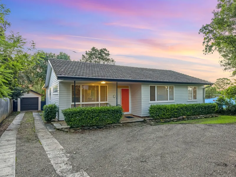 Character-filled cottage on 1,056sqm, renovate, extend, or rebuild (STCA)