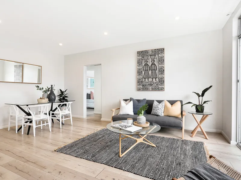 Fresh and Airy Beachside Apartment in Boutique Block of Nine a Stroll to Bronte Beach