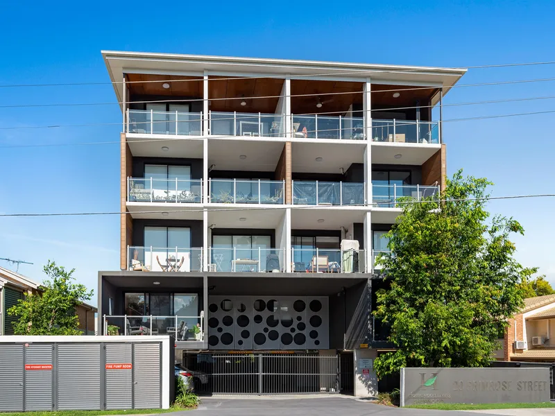 AN EXECUTIVE LIFESTYLE IN A CONVENIENT LOCATION